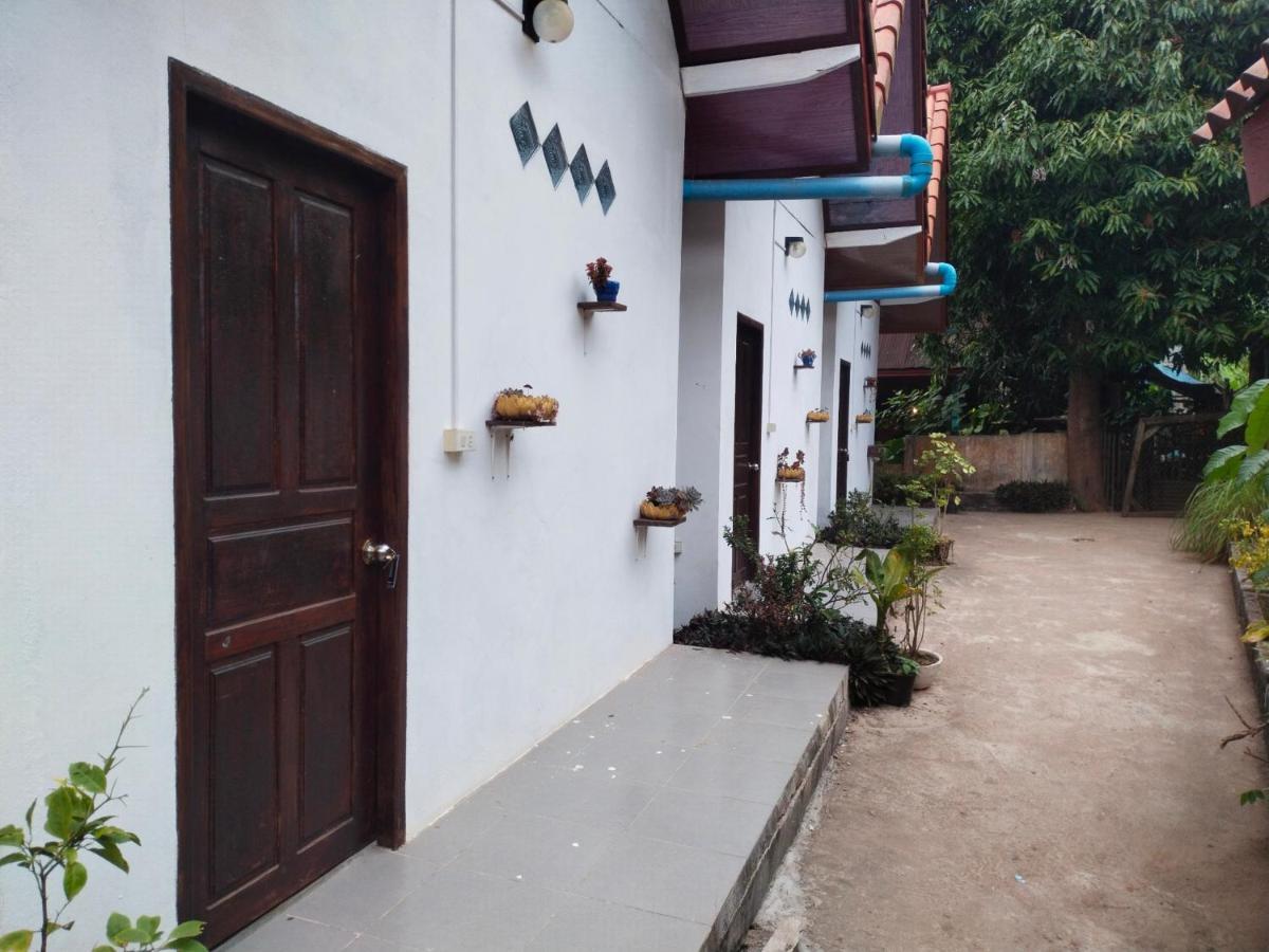 Pdv Guesthouse Muang Ngoi Екстер'єр фото