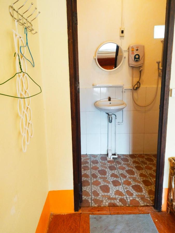 Pdv Guesthouse Muang Ngoi Екстер'єр фото